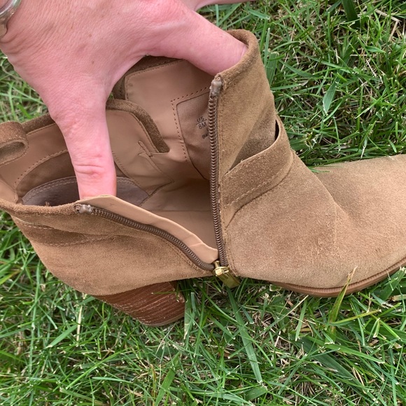 FRANCO SARTO DORINDA TAN SUEDE ANKLE BOOTIES SZ 8 REGULAR Side Zip Chunky Heel - Picture 3 of 10